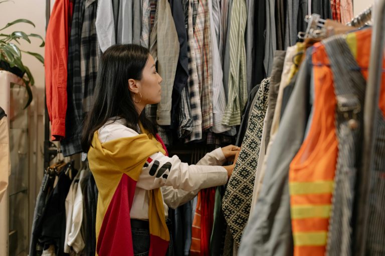 Top 5 Plastic-Free Clothing Brands to Lower Your Carbon Footprint