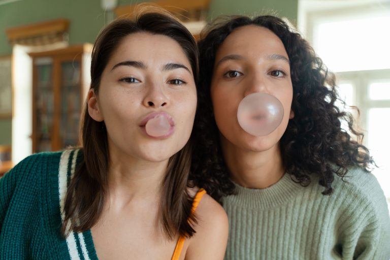 Is Your Chewing Gum Full of Plastic? The Surprising Truth About Synthetic Gum Bases & Plastic-Free Alternatives