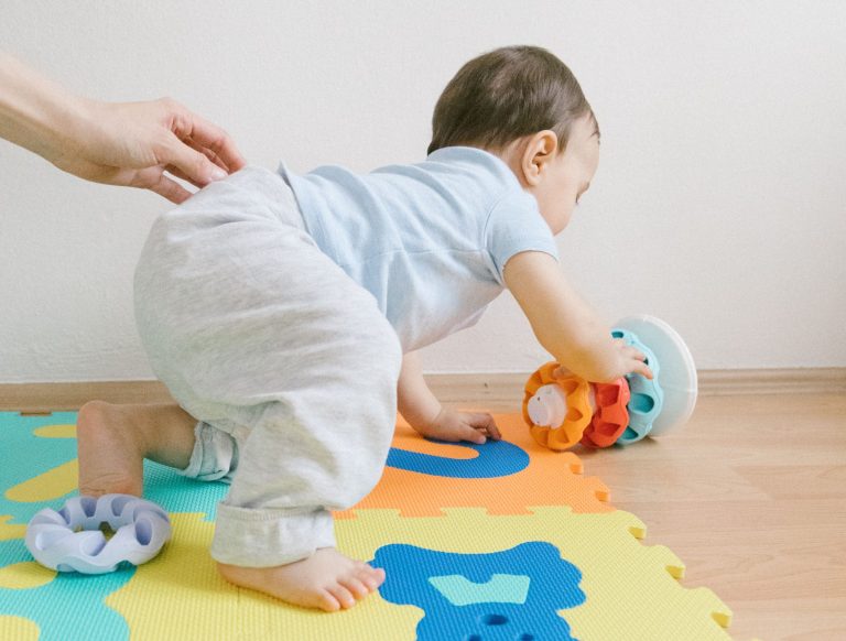 The Complete Guide to Plastic-Free and Non-Toxic Baby Play Mats